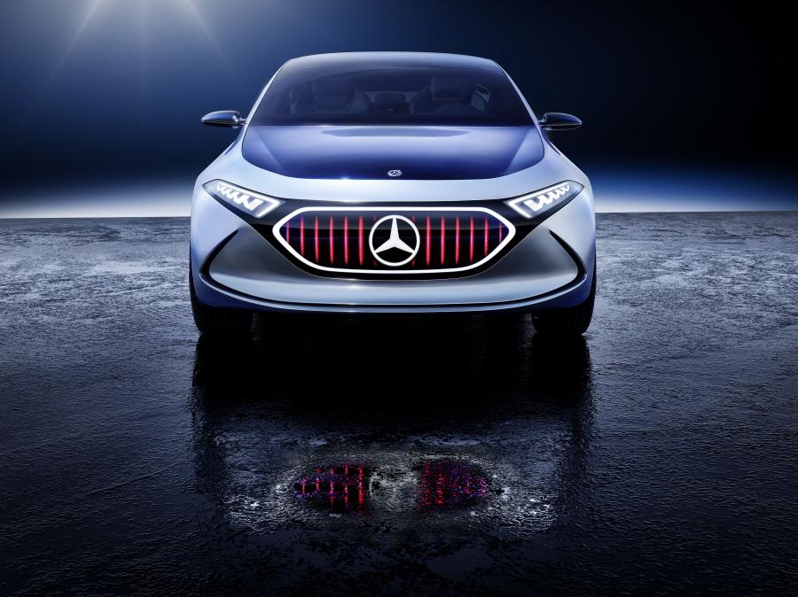  Mercedes-Benz Concept EQA 2017 года  (фото 9 из 20)